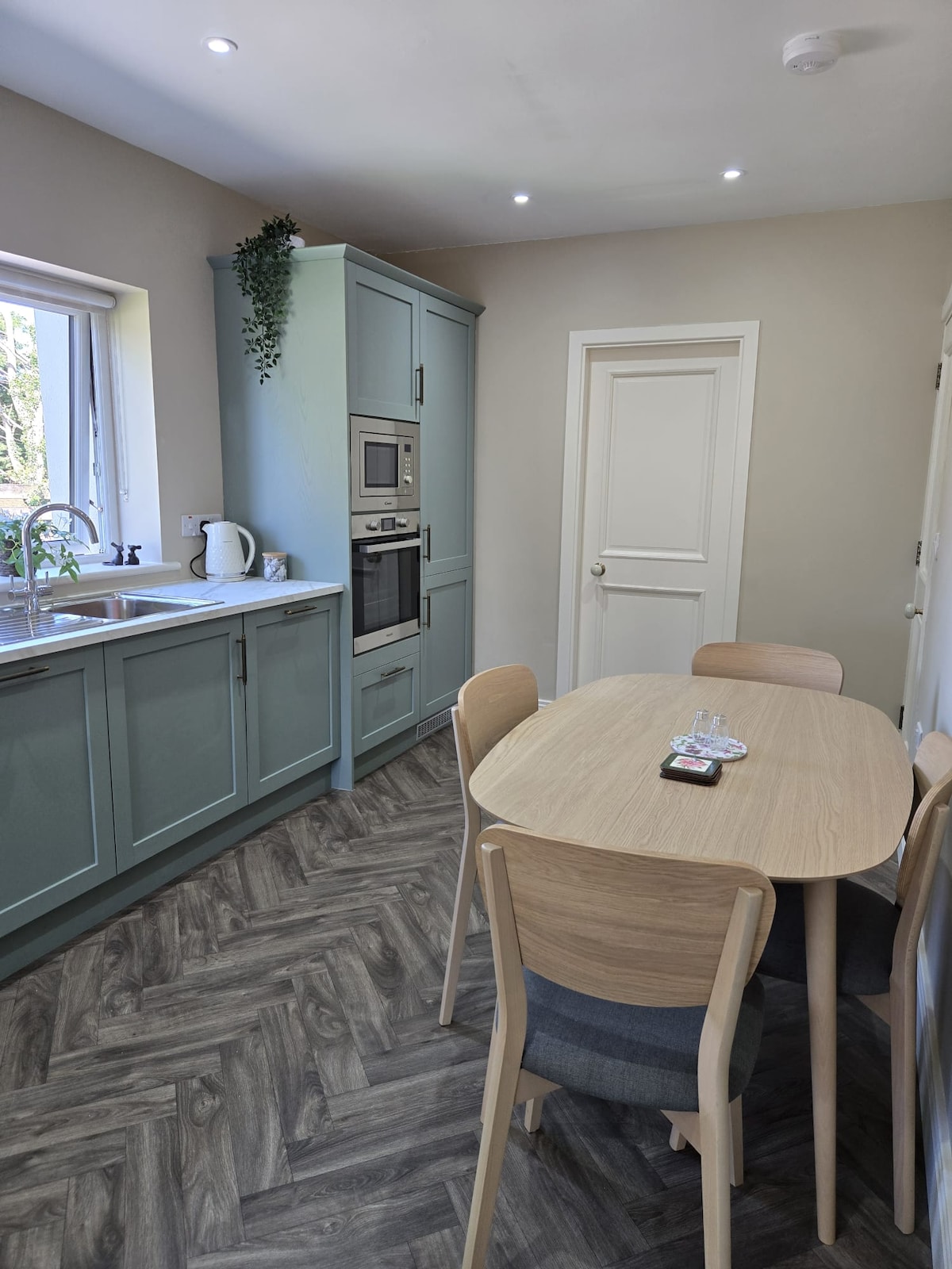 Kitchen dining table