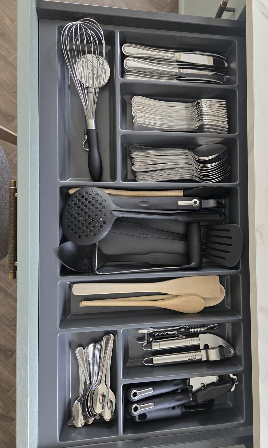 Kitchen utensil drawer